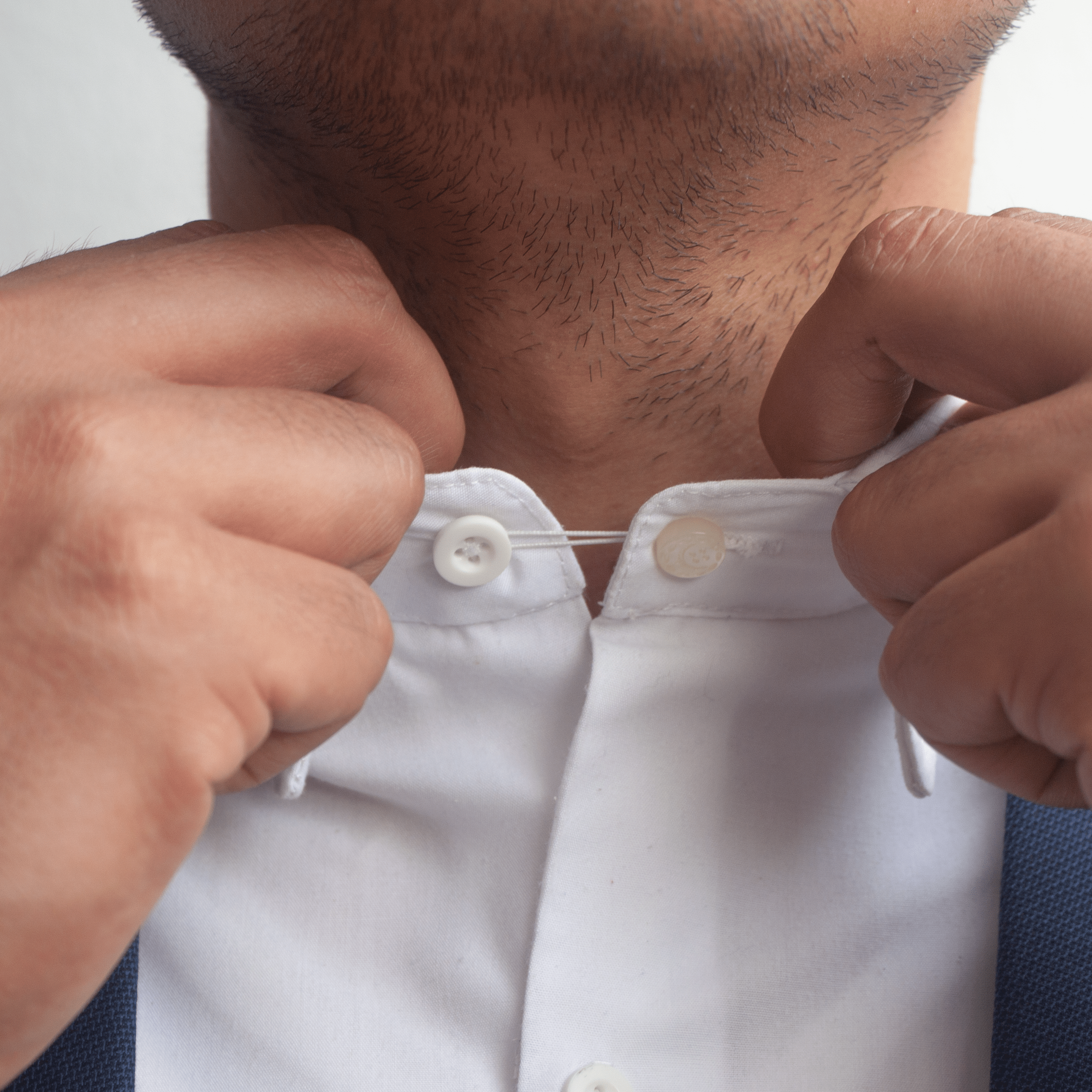 L'ENSEMBLE DE VOYAGE EXECUTIF - EXTENSEUR DE COL, DE PANTALON & 2 BALEINES DE COL (4 PCS, BLANC& NOIR)