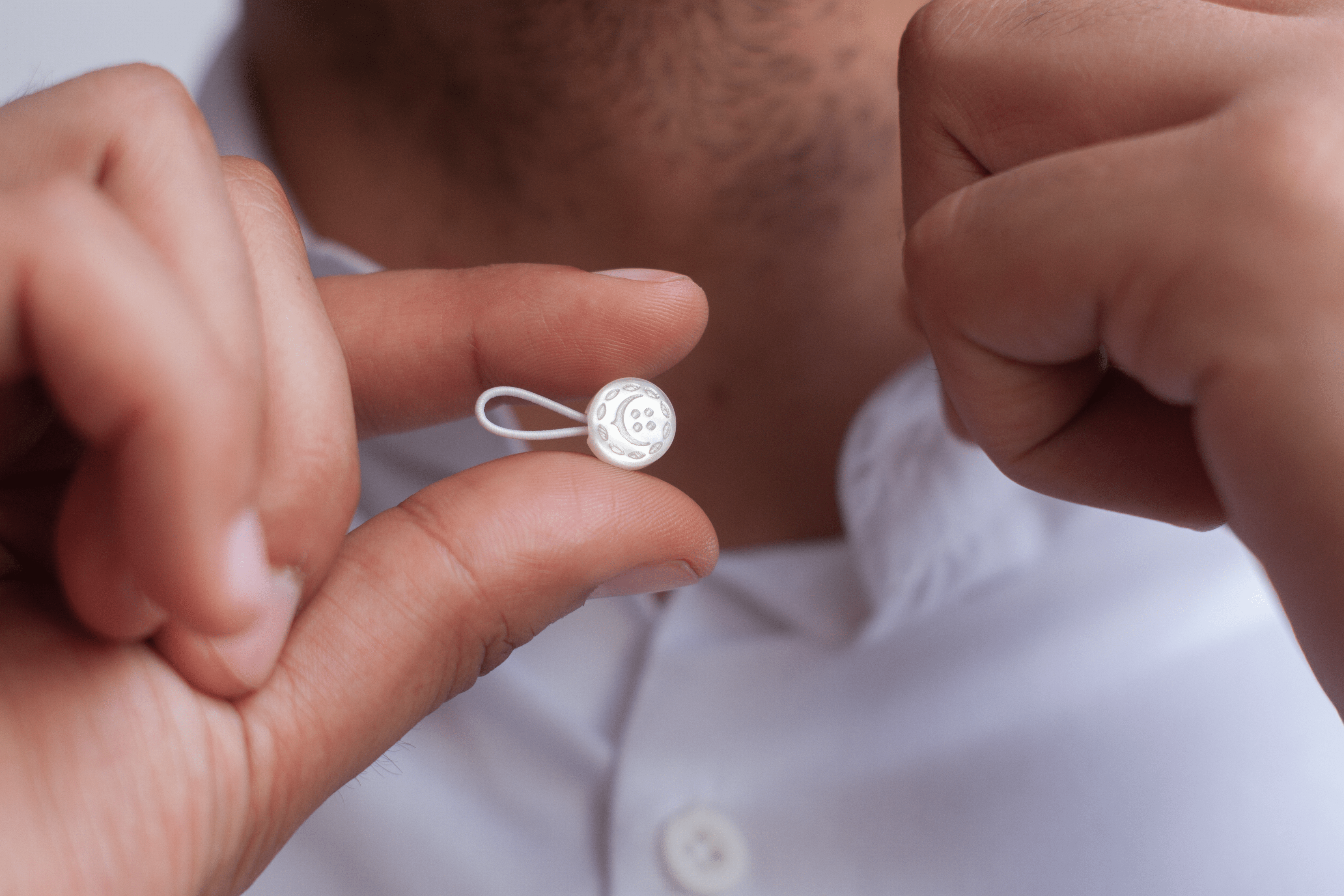 L'ENSEMBLE DE VOYAGE EXECUTIF - EXTENSEUR DE COL, DE PANTALON & 2 BALEINES DE COL (4 PCS, BLANC& NOIR)