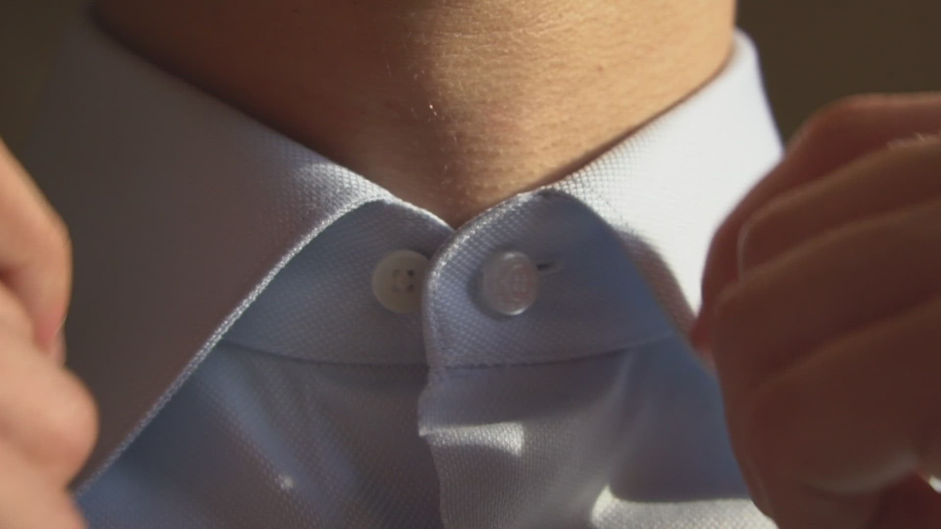 Video presentation of a man showing how to use a shirt collar extender