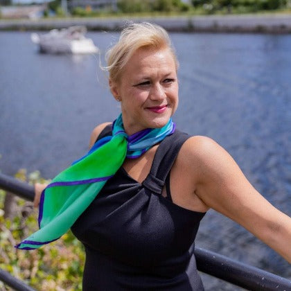 COCKTAIL CHIC: L'HEURE BLEU D'ÉTÉ- FOULARD DE SOIE- COUP DE COEUR DE SHOPIE