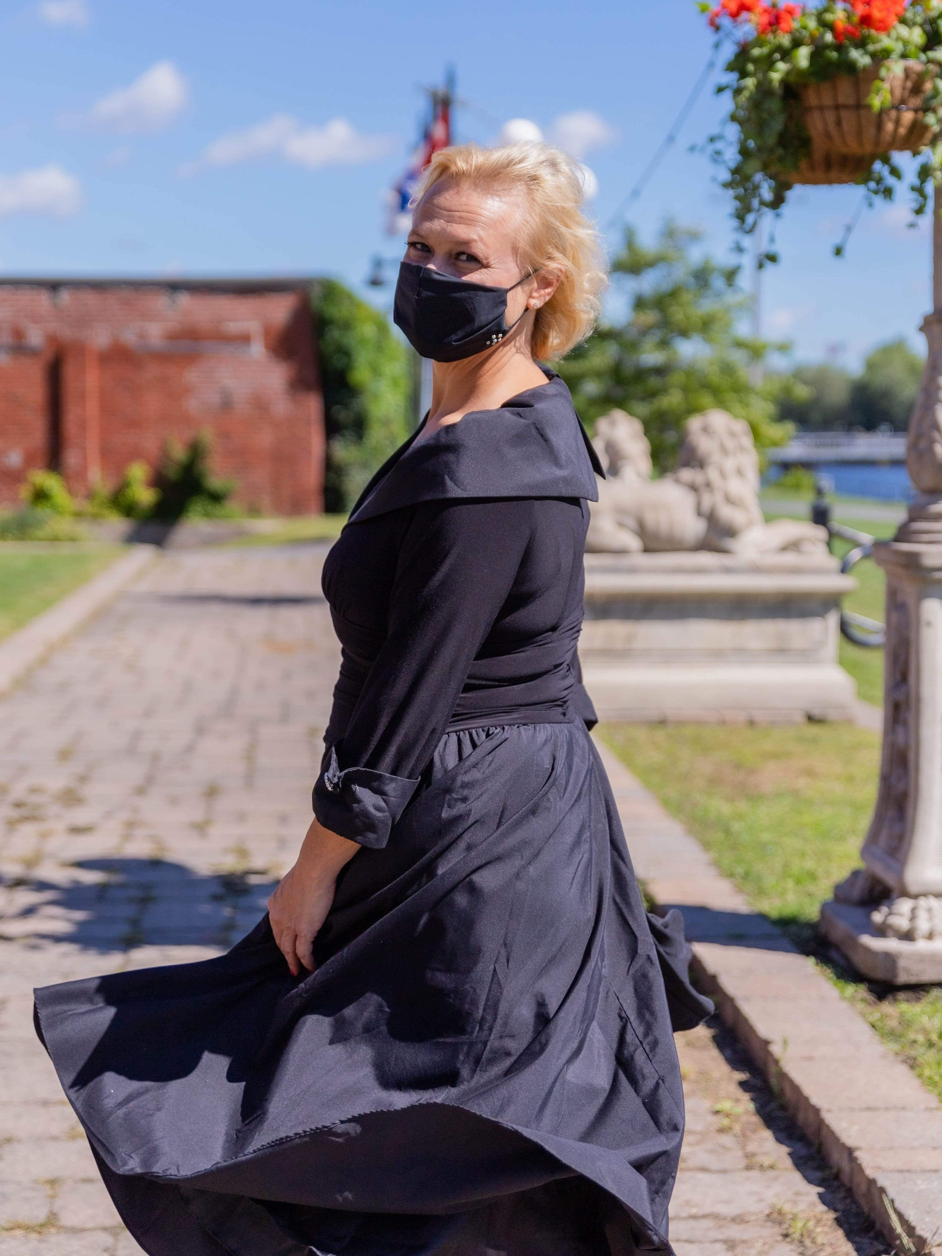 Sophie’s Top Picks: Midnight Shine, Classic Jeweled Mask in black - Cochic