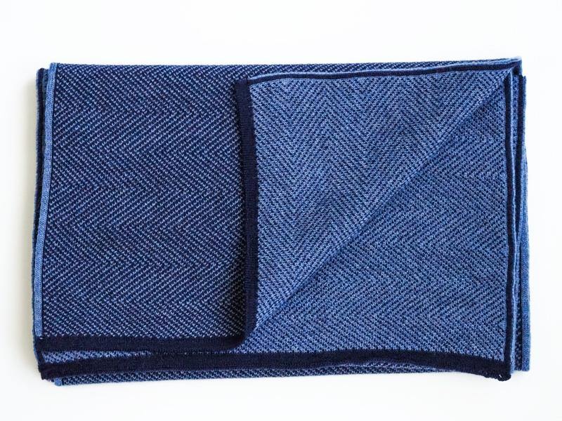 HERRINGBONE CASHWOOL SCARF - REVERSIBLE - BLUE JEANS - Cochic
