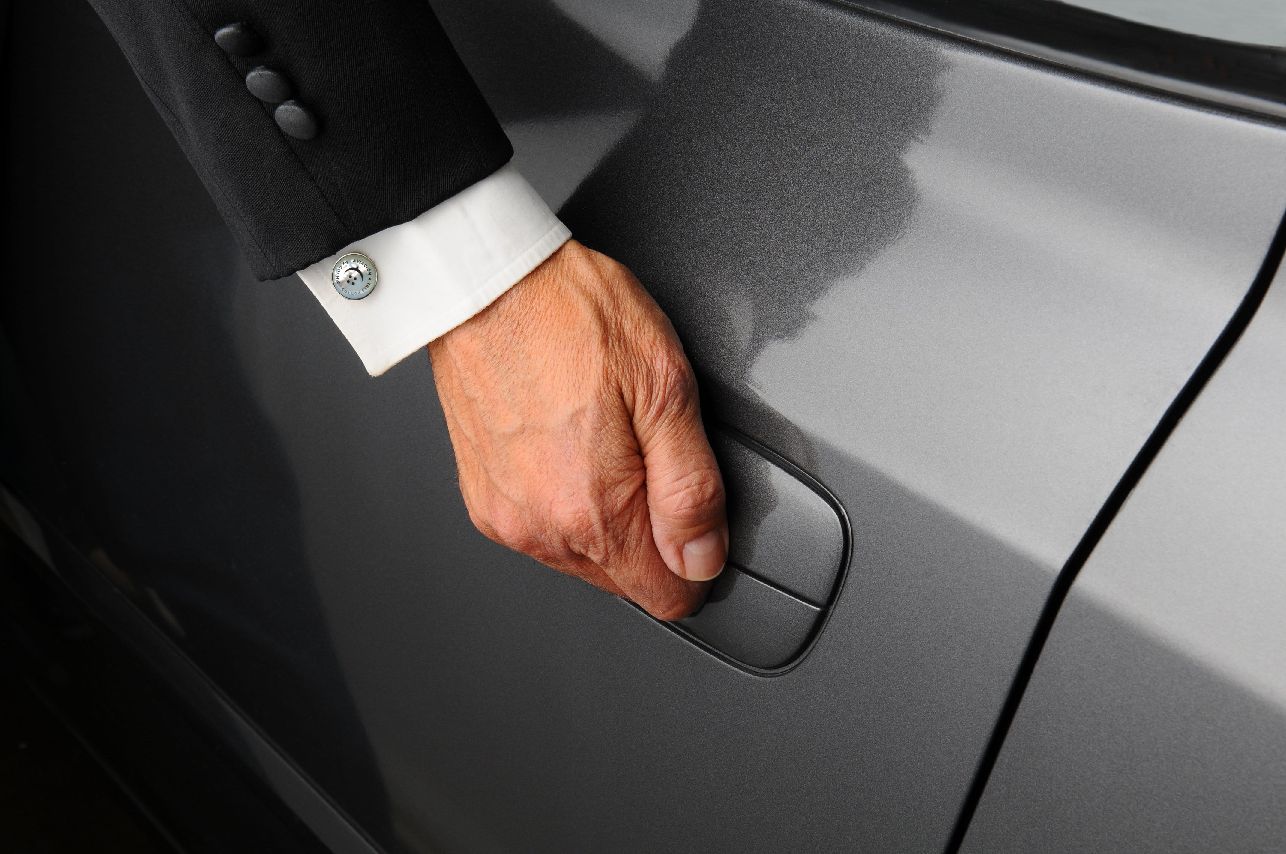 BOUTONS DE MANCHETTE AVEC DEUX EXTENSEURS DE COL – LE CADEAU DE PRESTIGE