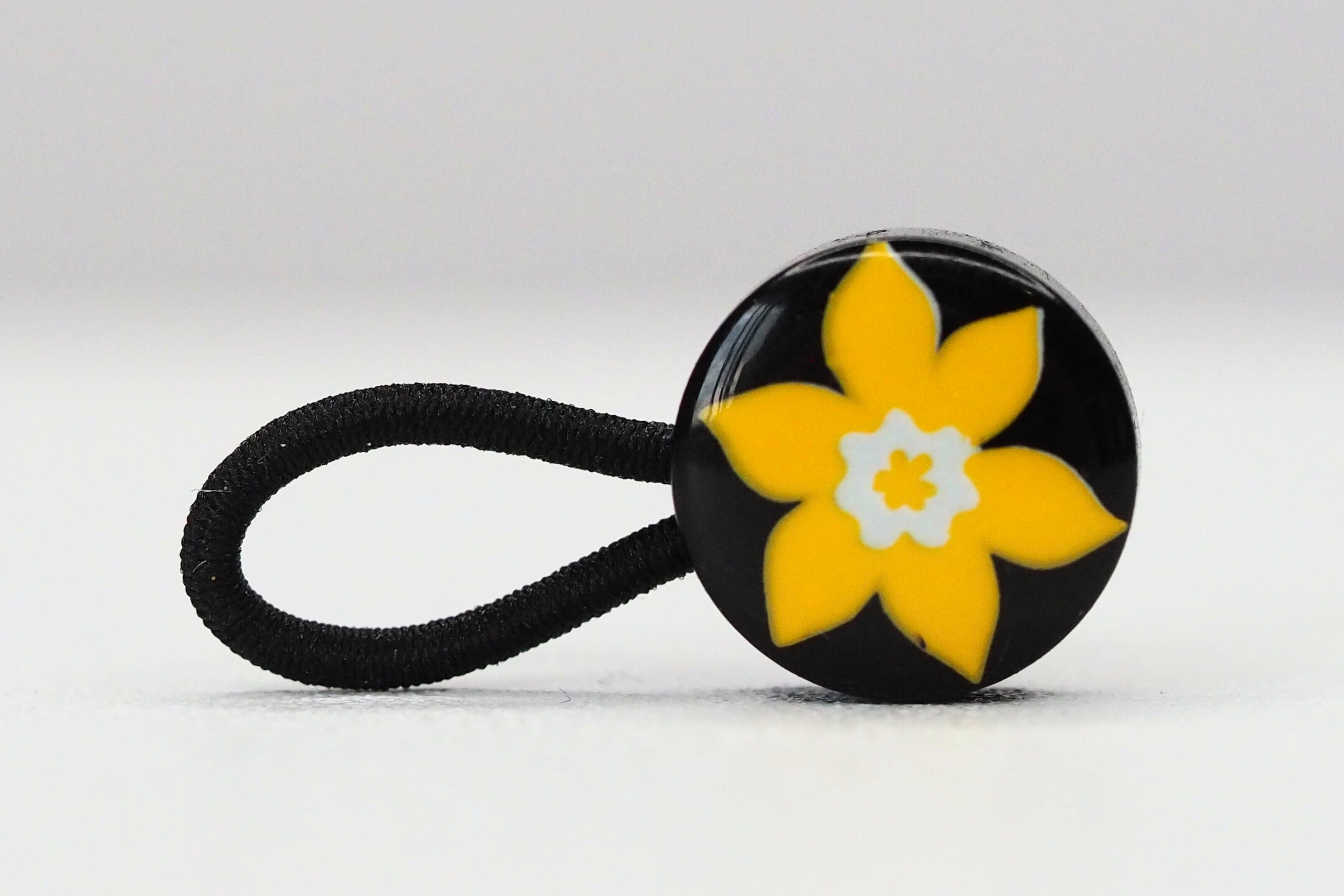Front View of COCHIC and Canadian Cancer Society's Daffodil Shirt Collar Extender